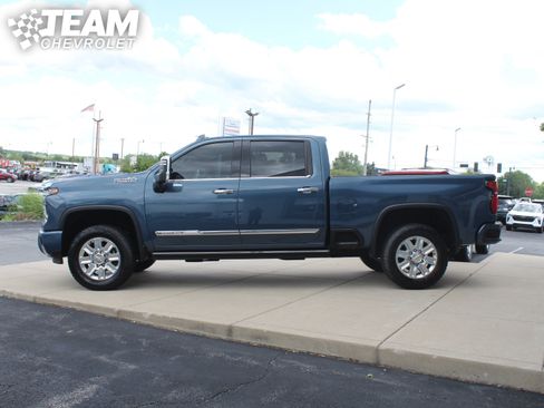 Used 2024 Chevrolet Silverado 2500 High Country w/ Technology Package AWD/4WD image 7