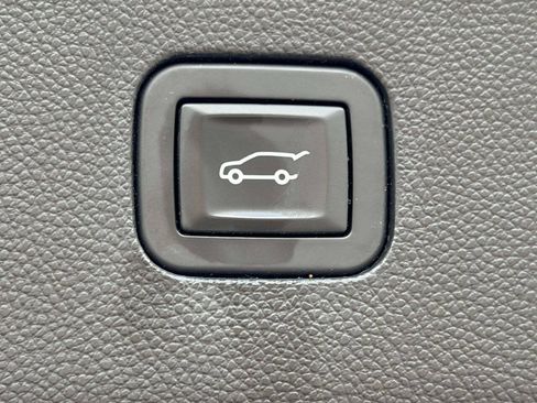 Used 2019 Buick Enclave Essence AWD/4WD image 6