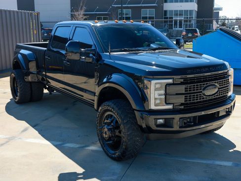 Used 2017 Ford F450 Platinum w/ Platinum Ultimate Package image 16