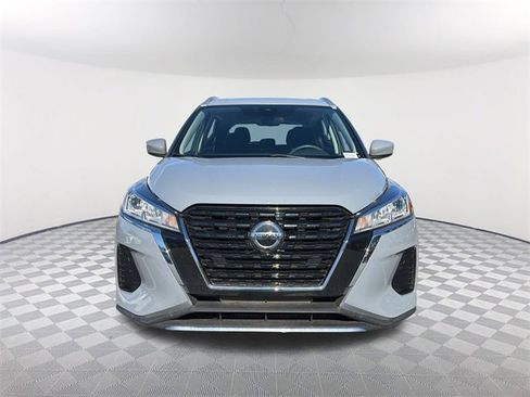 Used 2021 Nissan Kicks SV image 2