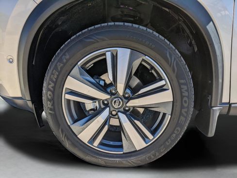 Used 2021 Nissan Rogue Platinum image 11