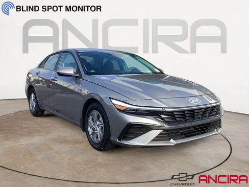 Used 2024 Hyundai Elantra SE FWD image 1