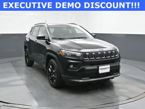 New 2025 Jeep Compass Latitude w/ Sun & Sound Group image 22