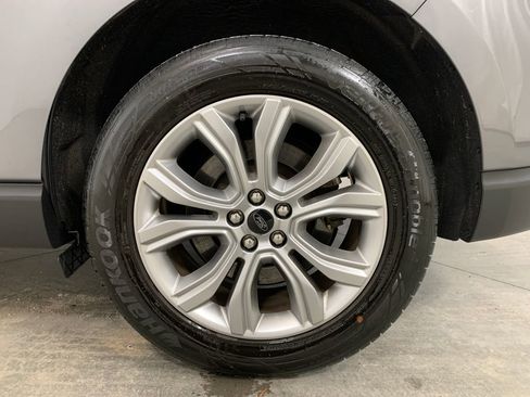 Used 2024 Ford Edge Titanium image 4