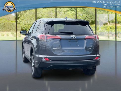 Used 2018 Toyota RAV4 LE FWD image 3