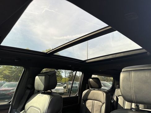 Used 2022 Jeep Grand Wagoneer Series I AWD/4WD image 32