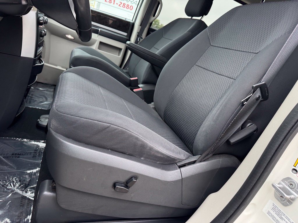 Used 2010 Dodge Grand Caravan SXT FWD image 5