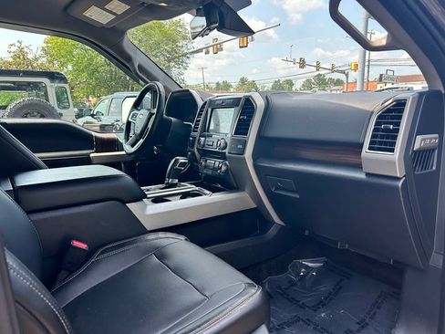 Used 2017 Ford F150 Lariat w/ Equipment Group 502A Luxury AWD/4WD image 10