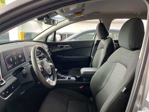 Used 2025 Kia Sportage LX image 27