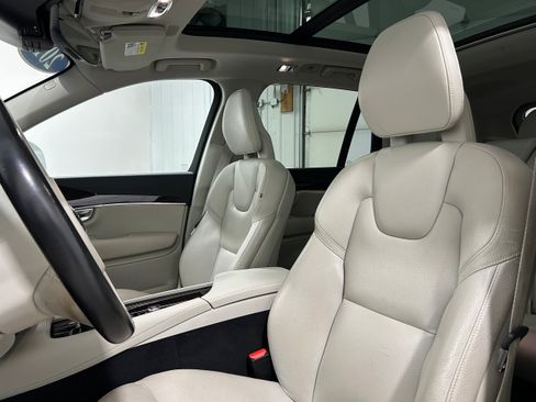 Used 2018 Volvo XC90 T6 Momentum w/ Convenience Package AWD/4WD image 25