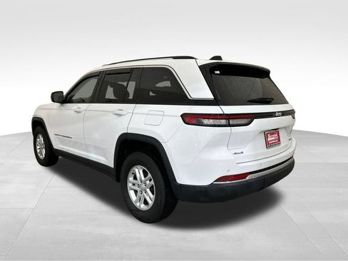 Used 2023 Jeep Grand Cherokee Laredo w/ Trailer Tow Prep Group (B) AWD/4WD image 3