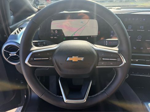 Used 2025 Chevrolet Equinox EV LT w/ Convenience Package image 10