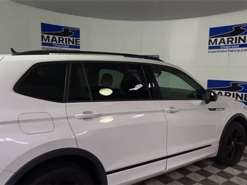 Used 2023 Volkswagen Tiguan SE R-Line image 2