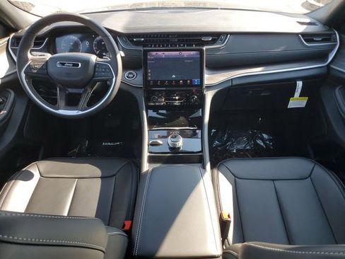 New 2025 Jeep Grand Cherokee Limited image 18