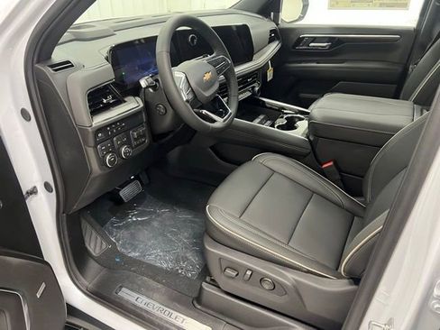 New 2026 Chevrolet Suburban Premier w/ Sun And Tow Package AWD/4WD image 6