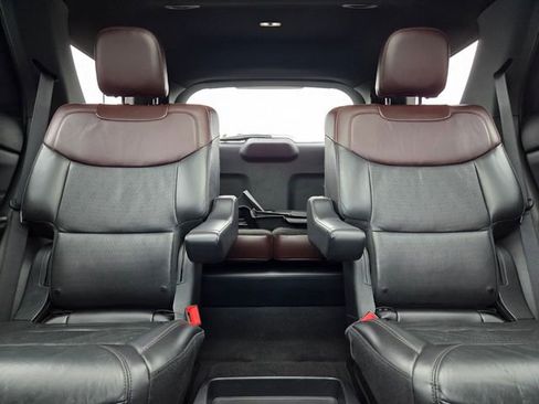 Used 2020 Ford Explorer Platinum w/ Premium Technology Package AWD/4WD image 12