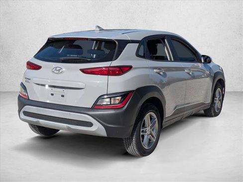 Used 2022 Hyundai Kona SE FWD image 3