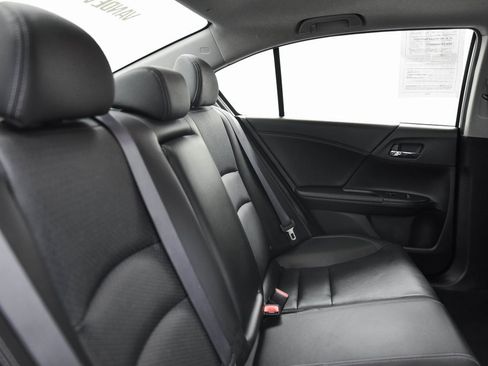 Used 2017 Honda Accord Touring image 14