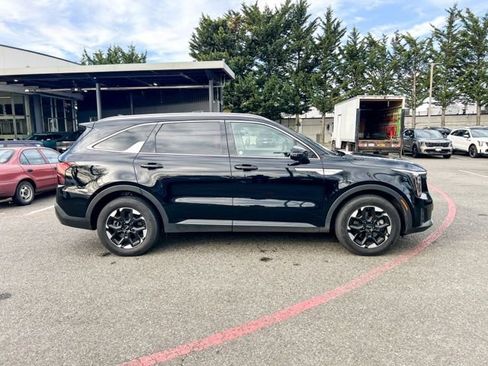 Certified 2024 Kia Sorento S image 7