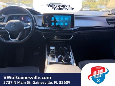 Certified 2025 Volkswagen Atlas Cross Sport SE image 12