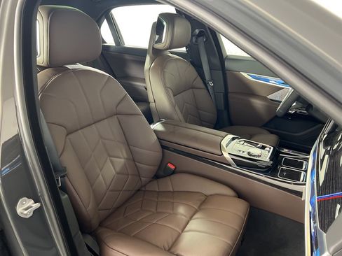 Used 2026 BMW i7 xDrive60 image 24