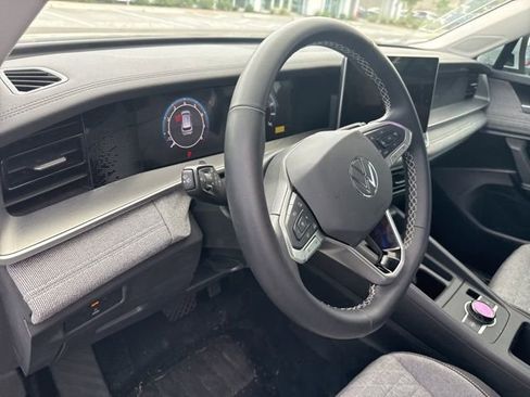 Used 2025 Volkswagen Tiguan S FWD image 16