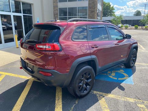 Used 2018 Jeep Cherokee Trailhawk w/ Comfort/Convenience Group AWD/4WD image 4