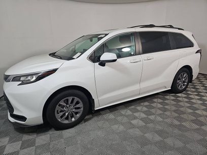 Used 2022 Toyota Sienna LE w/ LE Plus Package