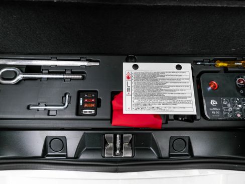 Certified 2022 Ferrari Roma image 32