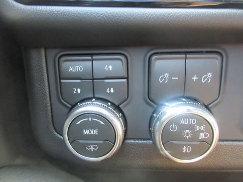 New 2026 GMC Yukon XL Denali w/ Denali Reserve Package AWD/4WD image 18