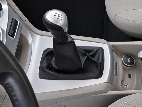 Used 2014 Ford Fiesta SE FWD image 16