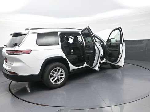 Used 2023 Jeep Grand Cherokee L Laredo RWD image 10