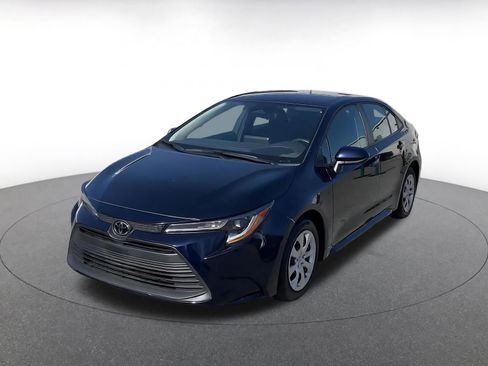 Used 2025 Toyota Corolla LE image 4