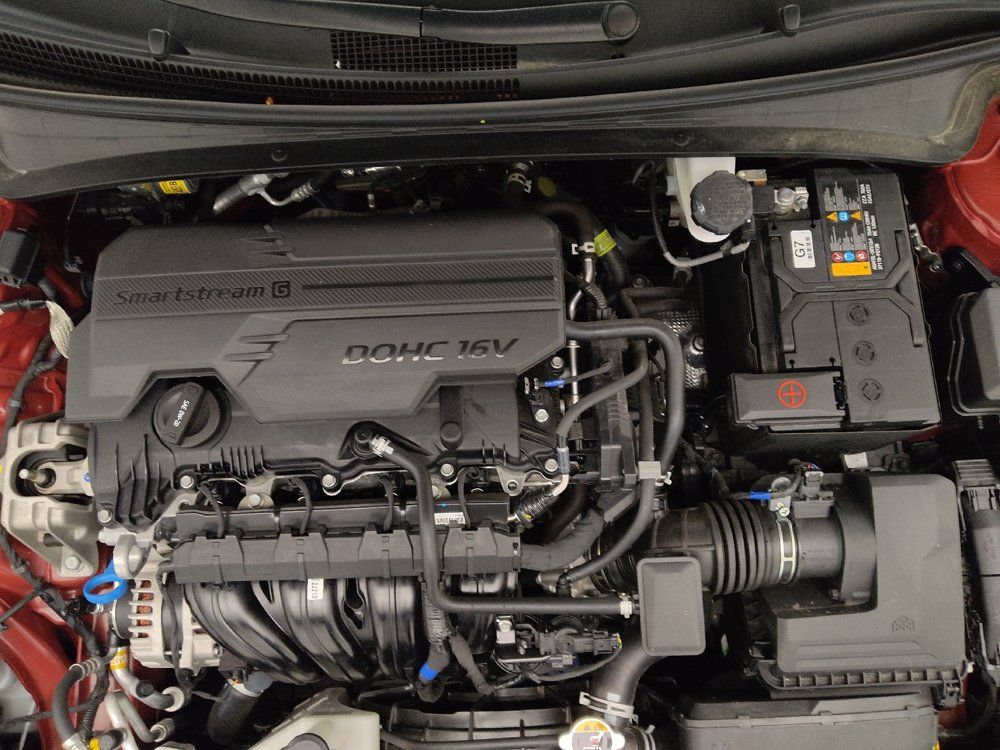 Used 2025 Hyundai Elantra SE FWD image 30