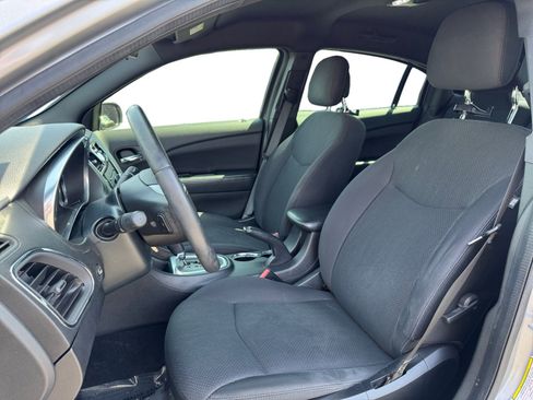 Used 2014 Chrysler 200 Touring FWD image 9