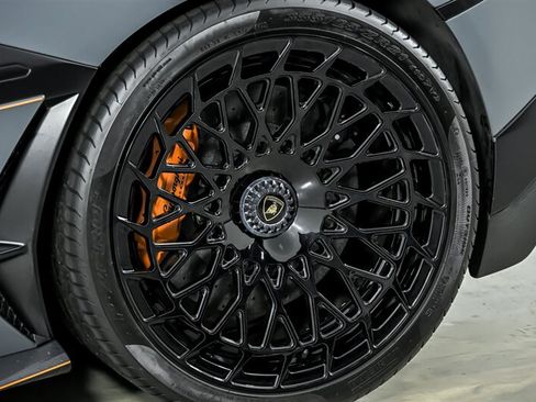 Used 2019 Lamborghini Aventador SVJ AWD/4WD image 9