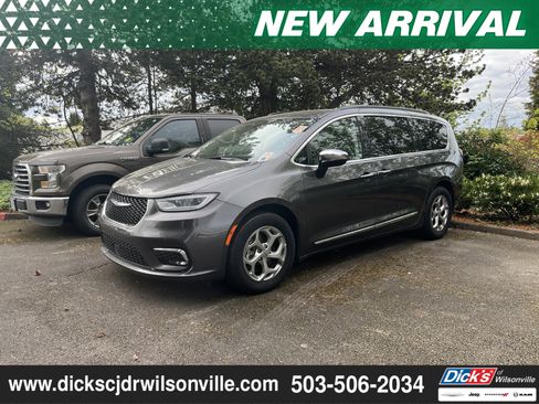 Used 2023 Chrysler Pacifica Limited FWD image 1