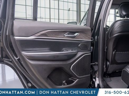 Used 2023 Jeep Grand Cherokee Limited w/ Black Appearance Package AWD/4WD image 24
