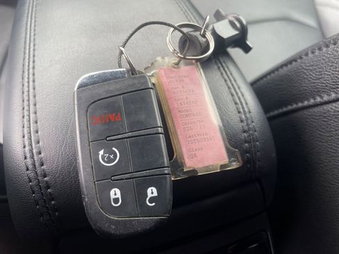 Used 2025 Jeep Compass Limited image 21