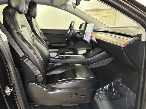 Used 2021 Tesla Model Y Long Range AWD/4WD image 19