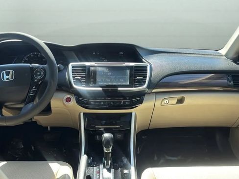 Used 2017 Honda Accord Touring image 9