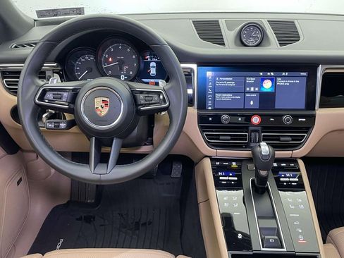 Used 2025 Porsche Macan image 27