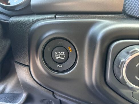 Used 2018 Jeep Wrangler Unlimited Sport S AWD/4WD image 22