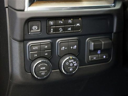 New 2026 Chevrolet Suburban High Country AWD/4WD image 21