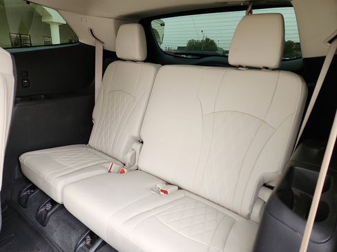 Used 2023 Buick Enclave Avenir w/ Avenir Technology Package image 9