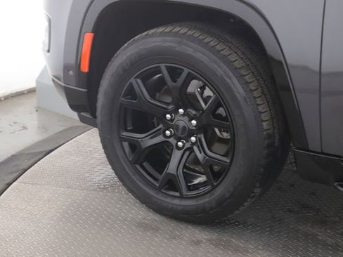 Used 2025 Jeep Wagoneer L Series II w/ Convenience Group I image 13