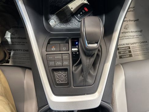 Used 2025 Toyota RAV4 XLE Premium image 30