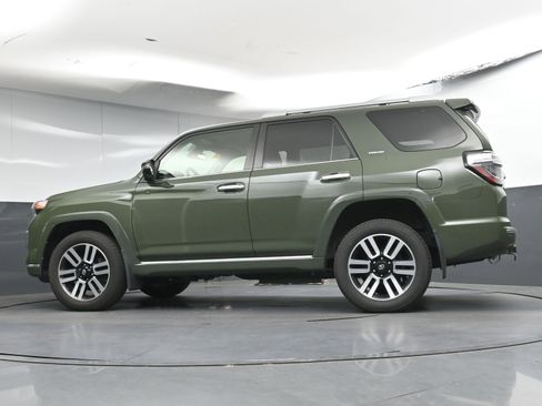 Certified 2022 Toyota 4Runner Limited AWD/4WD image 31