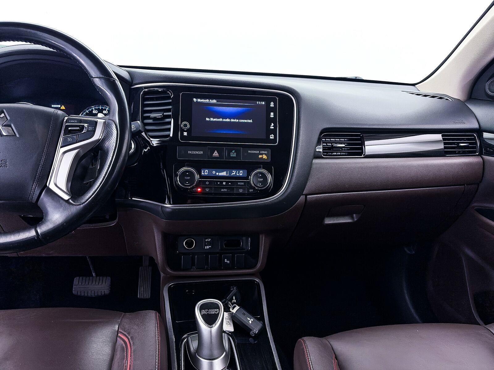 Used 2018 Mitsubishi Outlander SEL AWD/4WD image 6