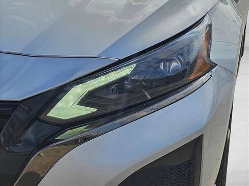 Used 2024 Nissan Altima 2.5 SR FWD image 15